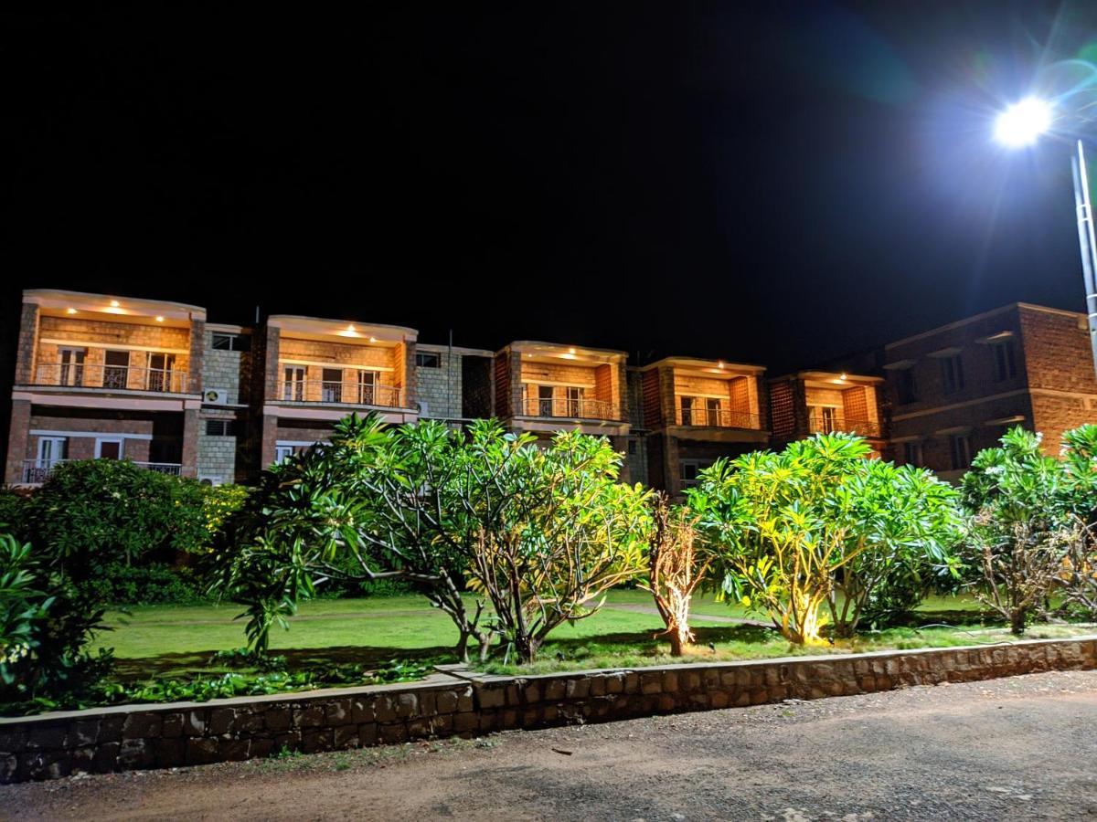 Kanthi Resorts Badami Bagalkot Экстерьер фото
