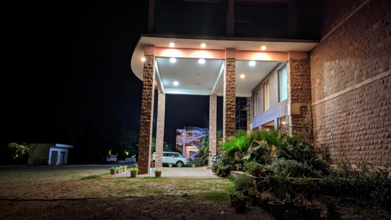 Kanthi Resorts Badami Bagalkot Экстерьер фото