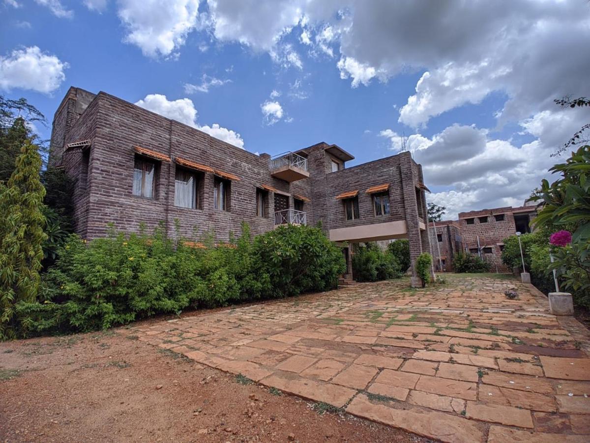 Kanthi Resorts Badami Bagalkot Экстерьер фото